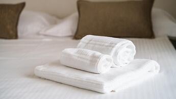 Welcomely - Superior Room - Louis Armstrong