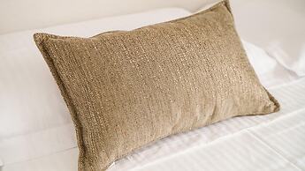 Welcomely - Superior Room - Louis Armstrong