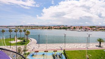 Welcomely - Superior Room - Louis Armstrong