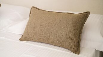 Welcomely - Superior Room - Louis Armstrong