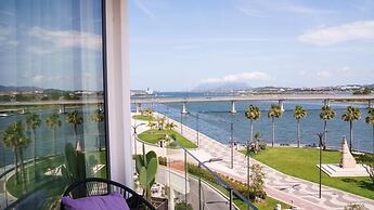 Welcomely - Superior Room - Louis Armstrong