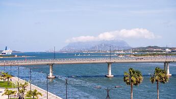 Welcomely - Superior Room - Louis Armstrong