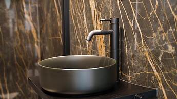 Welcomely - Superior Room - Louis Armstrong