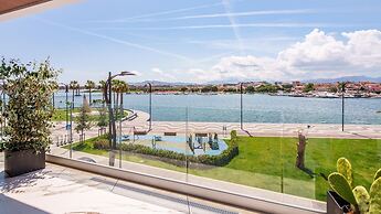 Welcomely - Deluxe Room - Charles Aznavour