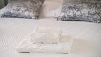 Welcomely - Deluxe Room - Charles Aznavour