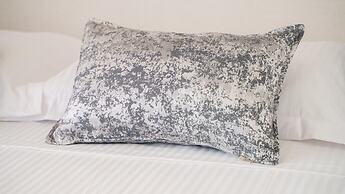 Welcomely - Deluxe Room - Charles Aznavour