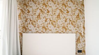 Welcomely - Deluxe Room - Charles Aznavour