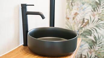 Welcomely - Deluxe Room - Charles Aznavour