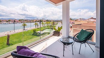 Welcomely - Deluxe Room - Charles Aznavour