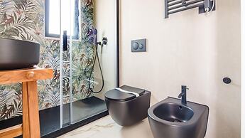 Welcomely - Deluxe Room - Charles Aznavour