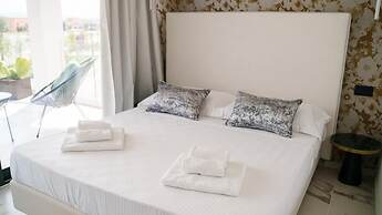 Welcomely - Deluxe Room - Charles Aznavour