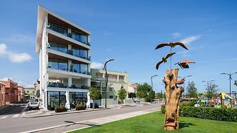 Welcomely - Deluxe Room - Charles Aznavour