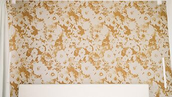 Welcomely - Deluxe Room - Charles Aznavour