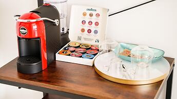 Welcomely - Deluxe Room - Amii Stewart