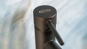 Welcomely - Deluxe Room - Amii Stewart