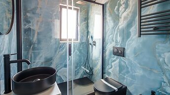 Welcomely - Deluxe Room - Amii Stewart