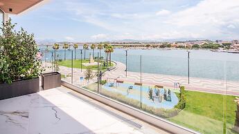 Welcomely - Deluxe Room - Amii Stewart