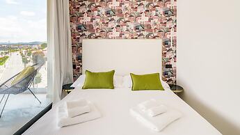 Welcomely - Deluxe Room - Amii Stewart