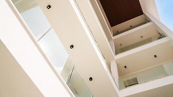 Welcomely - Deluxe Room - Amii Stewart