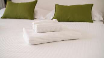 Welcomely - Deluxe Room - Amii Stewart