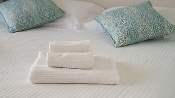 Welcomely - Deluxe Room - Frank Sinatra