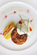 Kiss Beachfront Hotel & Restaurant