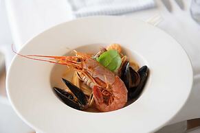 Kiss Beachfront Hotel & Restaurant