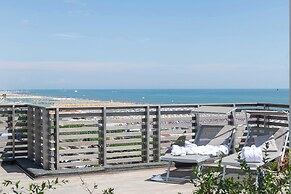 Kiss Beachfront Hotel & Restaurant