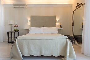 Kiss Beachfront Hotel & Restaurant