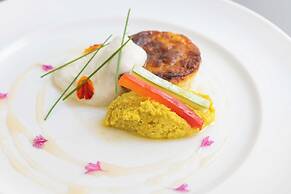 Kiss Beachfront Hotel & Restaurant