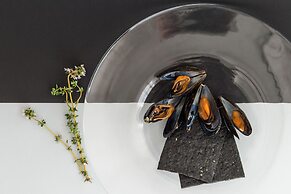 Kiss Beachfront Hotel & Restaurant