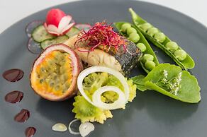 Kiss Beachfront Hotel & Restaurant