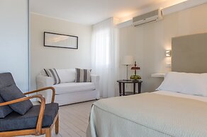 Kiss Beachfront Hotel & Restaurant