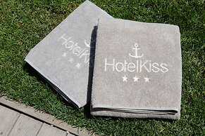 Kiss Beachfront Hotel & Restaurant