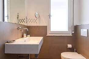 Kiss Beachfront Hotel & Restaurant