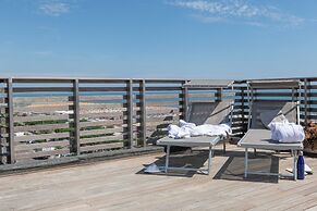 Kiss Beachfront Hotel & Restaurant