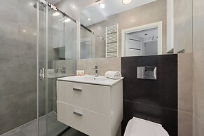 Modern Studio Gwiazdzista by Renters