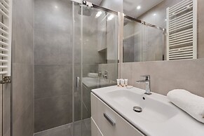 Modern Studio Gwiazdzista by Renters