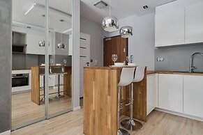 Modern Studio Gwiazdzista by Renters