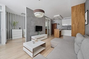 Modern Studio Gwiazdzista by Renters