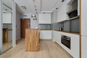 Modern Studio Gwiazdzista by Renters