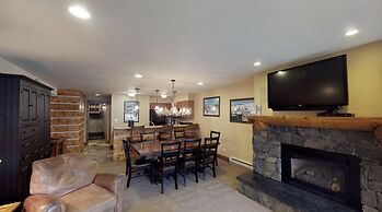 Upscale 2-bedroom Residence in Resort-style Setting With Saline Outdoo