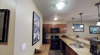 Upscale 2-bedroom Residence in Resort-style Setting With Saline Outdoo