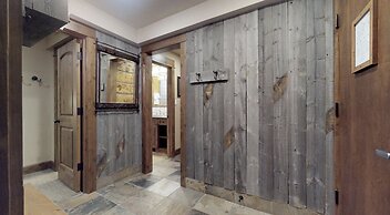 Upscale 2-bedroom Residence in Resort-style Setting With Saline Outdoo