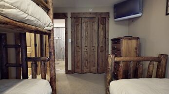 Upscale 2-bedroom Residence in Resort-style Setting With Saline Outdoo