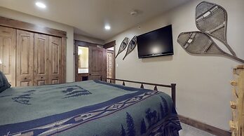 Upscale 2-bedroom Residence in Resort-style Setting With Saline Outdoo