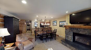 Upscale 2-bedroom Residence in Resort-style Setting With Saline Outdoo