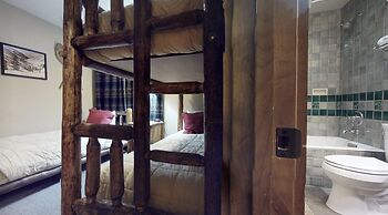 Upscale 2-bedroom Residence in Resort-style Setting With Saline Outdoo