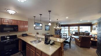 Upscale 2-bedroom Residence in Resort-style Setting With Saline Outdoo