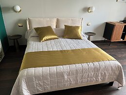 Le Finestre Sul Lago